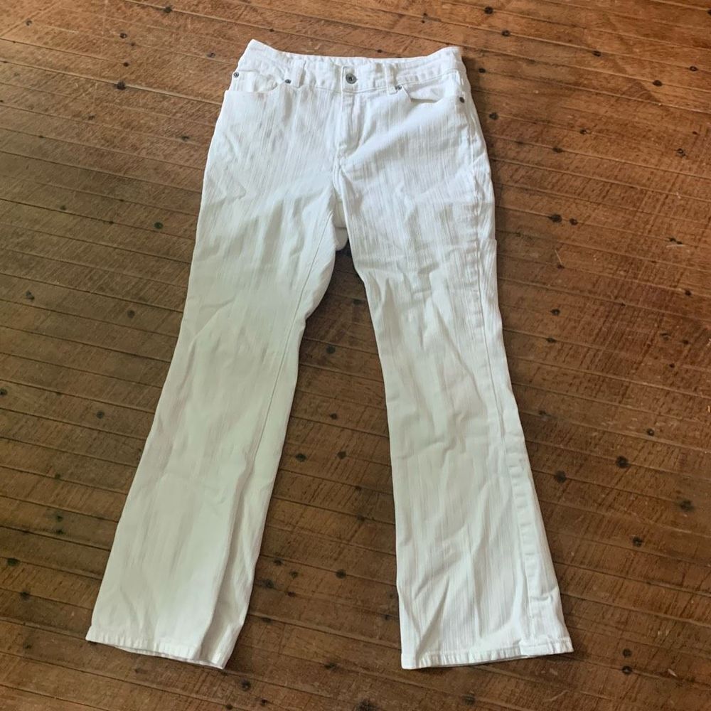 Chico’s white flare 00/2 normcore jeans